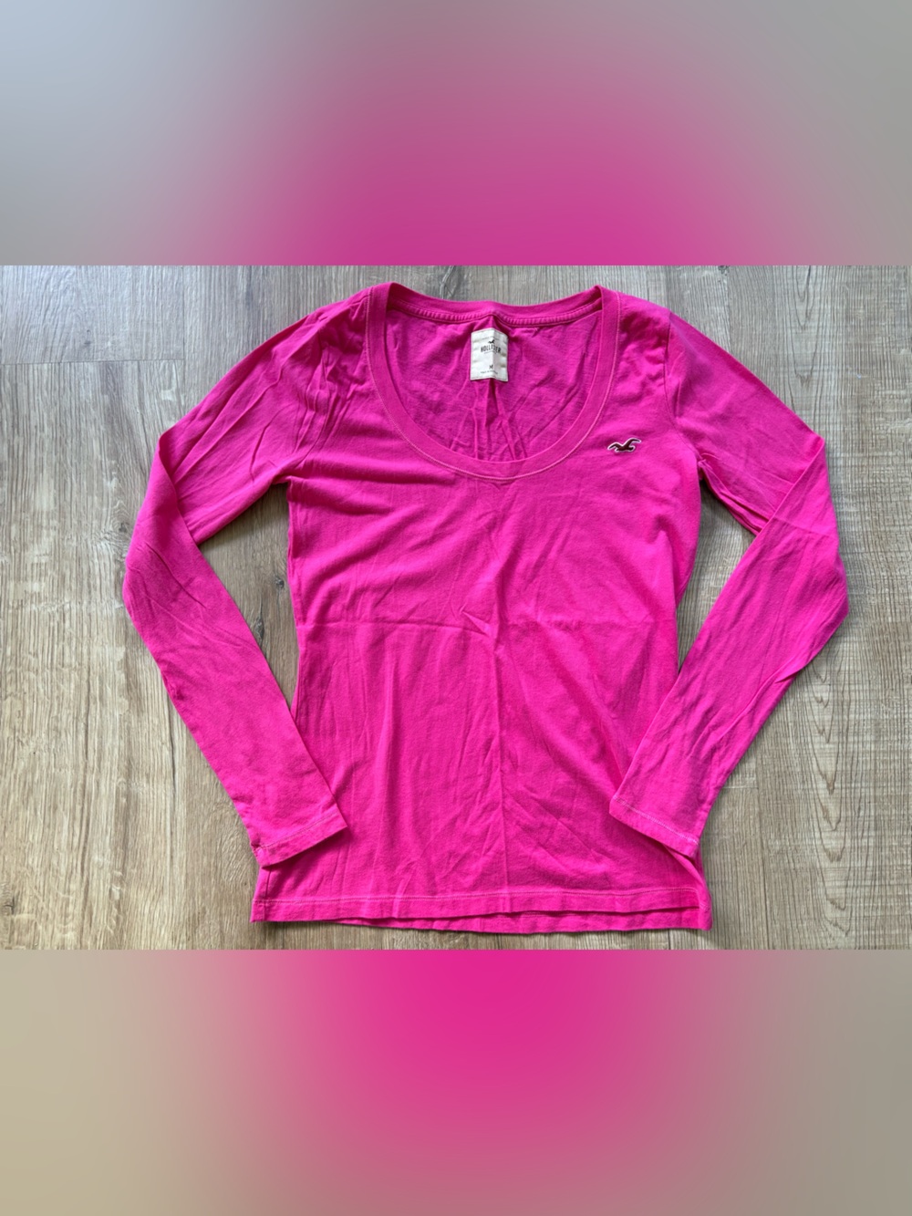 100% cotton Hollister Hot Pink Long-Sleeve Scoop Neck Sz Medium Like new